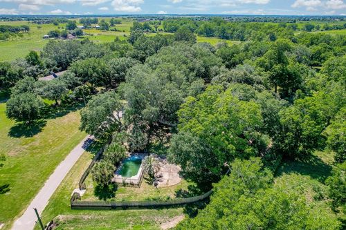 406 Hidden Creek Cir, Sealy, TX, 77474-9215 | Card Image