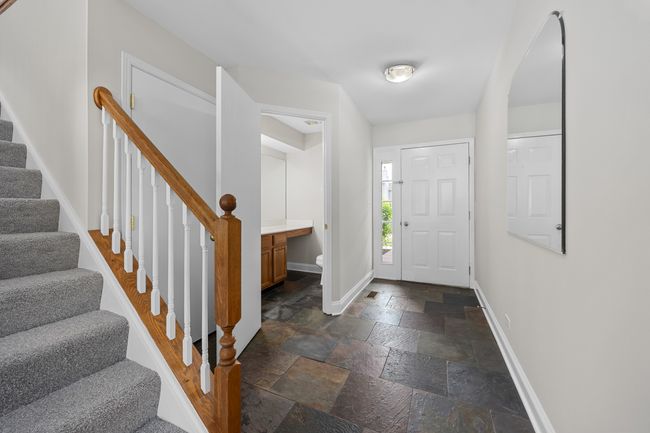 905 Huntington Dr, Townhouse with 2 bedrooms, 3 bathrooms and 2 parking in Elk Grove Village IL | Image 11
