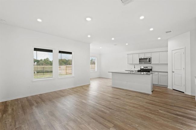 15053 Cherry Creek Dr, House other with 3 bedrooms, 2 bathrooms and 2 parking in Magnolia TX | Image 6
