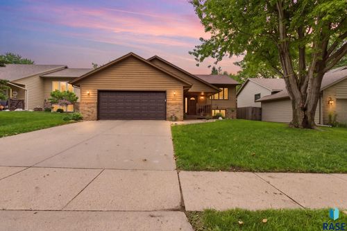 5024 E Fernwood Dr, Sioux Falls, SD, 57110-5500 | Card Image