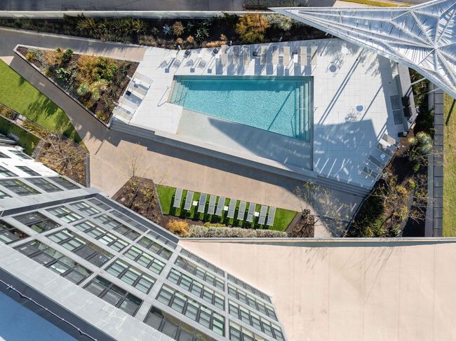 Aerial view of the pool | Image 38