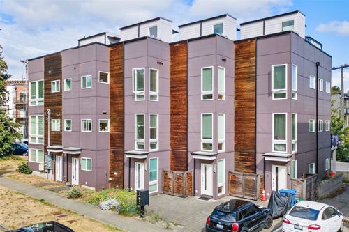 5110 24th Ave Ne, Seattle, WA, 98105-3207 | Card Image