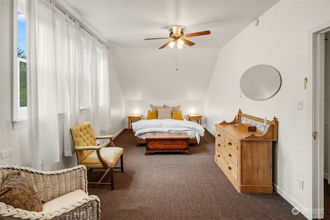 Farmhouse Primary | Image 40