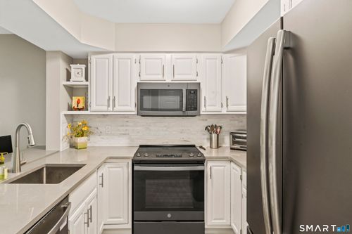 818-351 Pemberwick Rd, Greenwich, CT, 06831-4281 | Card Image