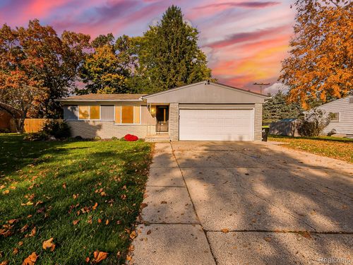 8580 Buffalo Dr, Commerce Twp, MI, 48382-3406 | Card Image