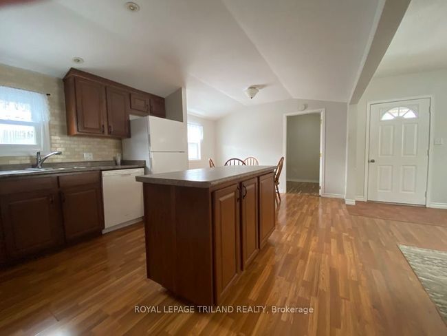 2 - 9951 Northville Cres, Home with 2 bedrooms, 1 bathrooms and 2 parking in Thedford ON | Image 13