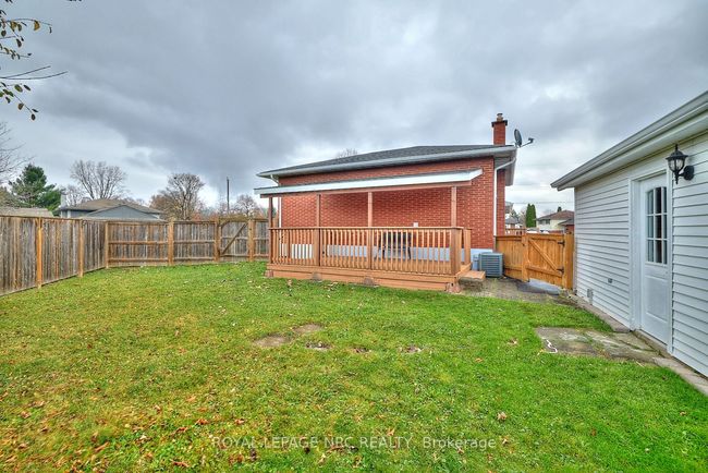 7405 Susan Cres, House other with 4 bedrooms, 2 bathrooms and 4 parking in Niagara Falls ON | Image 13