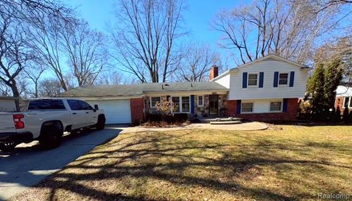 2740 Alveston Dr, Bloomfield Hills, MI, 48304-1804 | Card Image