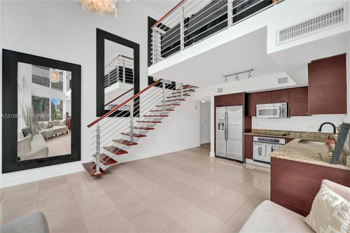317-41 Se 5th St, Miami, FL, 33131-2536 | Card Image
