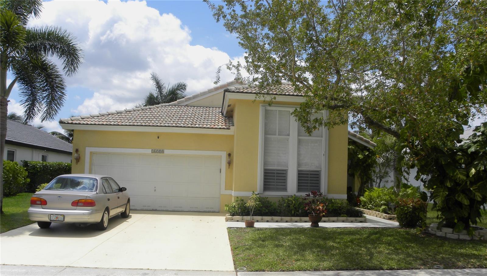 11th St, Pembroke Pines, FL 33027