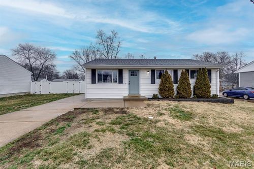 245 Peffer Ln, Fenton, MO, 63026-2822 | Card Image