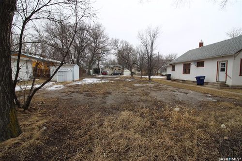 423 1st St W, Shaunavon, SK, S0N2M0 | Card Image