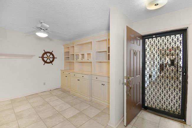 APT-201B - 162 Se Saint Lucie Blvd, Condo with 3 bedrooms, 2 bathrooms and null parking in Stuart FL | Image 4