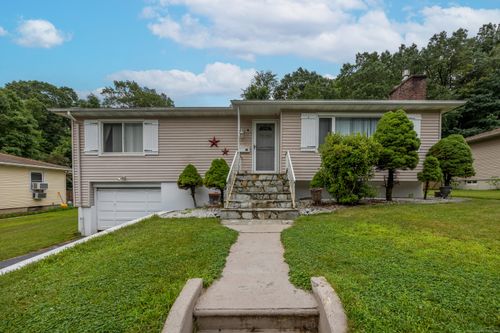 87 Kaynor Dr, Waterbury, CT, 06708-1333 | Card Image