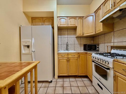 1822 Stanhope St, Ridgewood, NY, 11385-1436 | Card Image