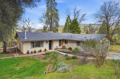 50047 Hangtree, Oakhurst, CA, 93644 | Card Image
