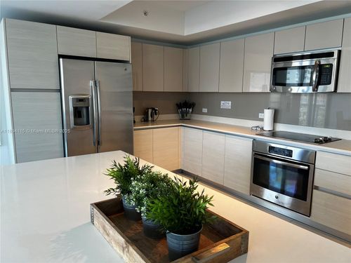 t901-2600 E Hallandale Beach Blvd, Hallandale Beach, FL, 33009-4876 | Card Image