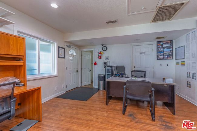 6957 Enfield Ave, House other with 6 bedrooms, 4 bathrooms and 4 parking in Reseda CA | Image 11