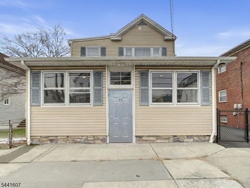 2-27 Honiss St, Belleville, NJ, 07109-1055 | Card Image