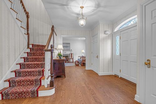 99 Feeks Ln, Locust Valley, NY, 11560-2020 | Card Image