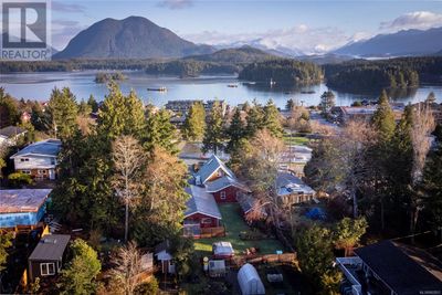 375 Neill St, House other with 4 bedrooms, 3 bathrooms and 3 parking in Tofino BC | Image 2