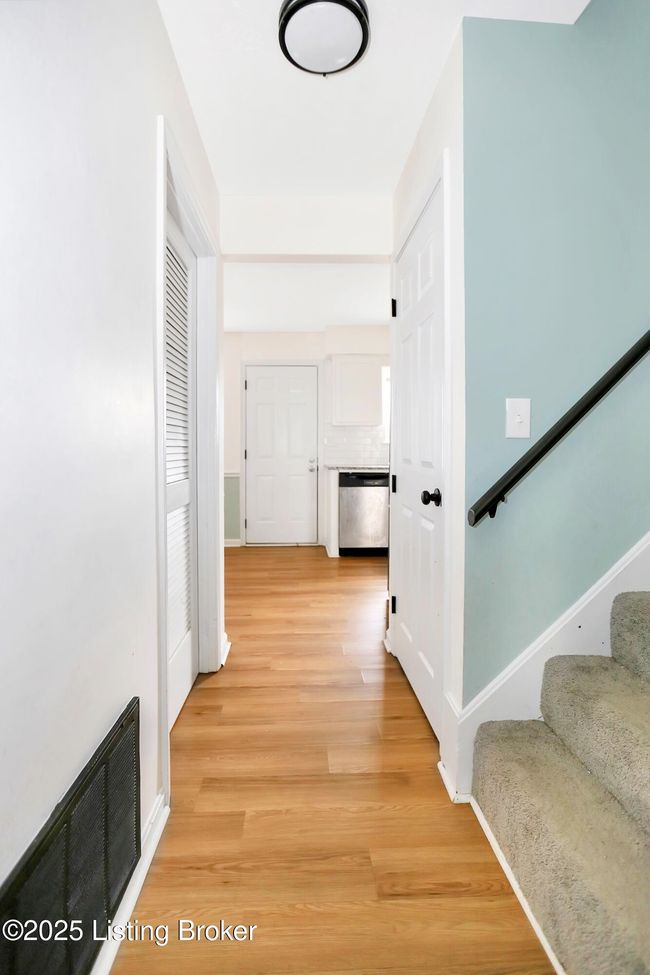 6904 Holly Lake Dr, Townhouse with 2 bedrooms, 1 bathrooms and null parking in Louisville KY | Image 6
