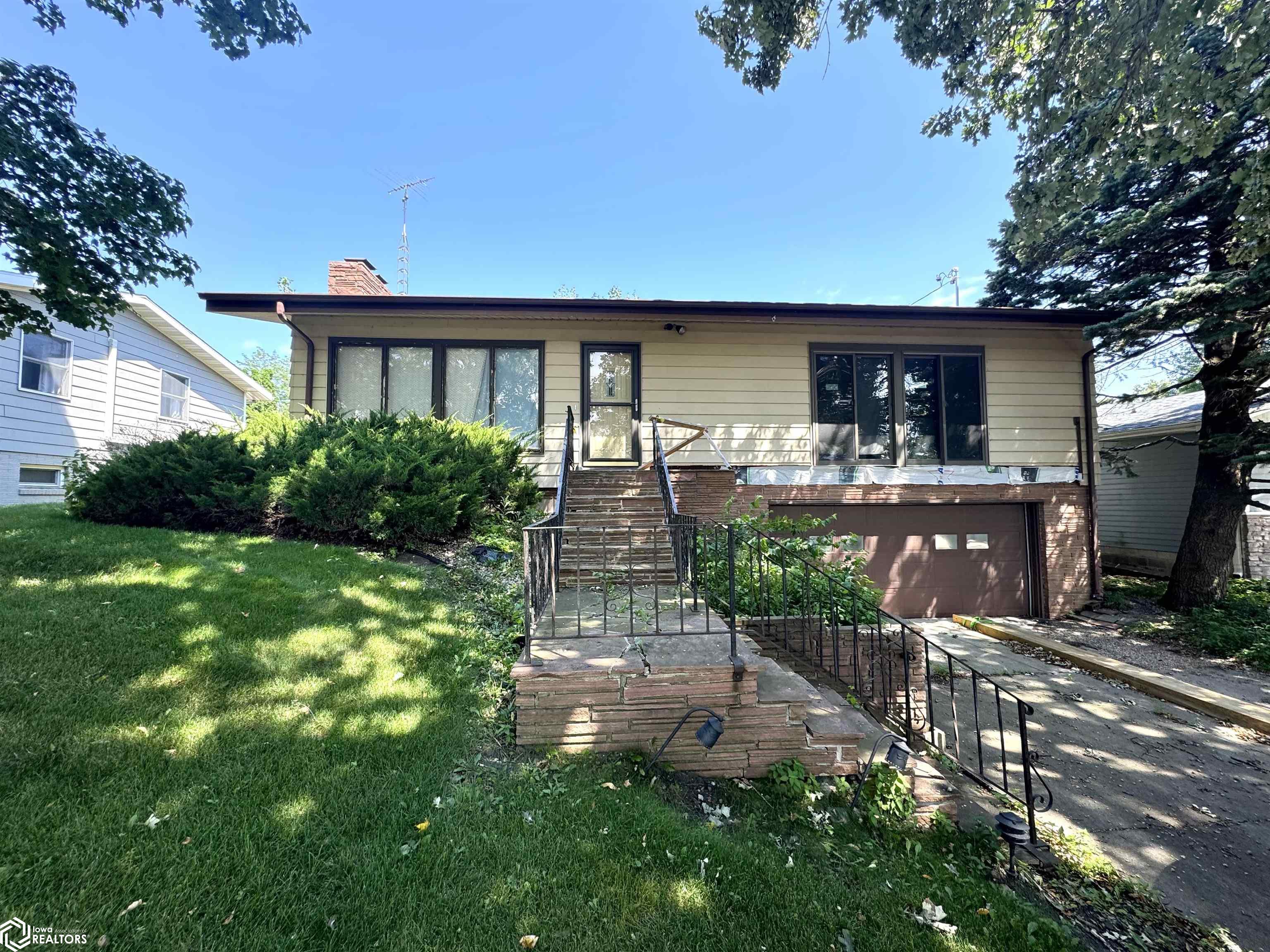 Shore Dr, Clear Lake, IA 50428