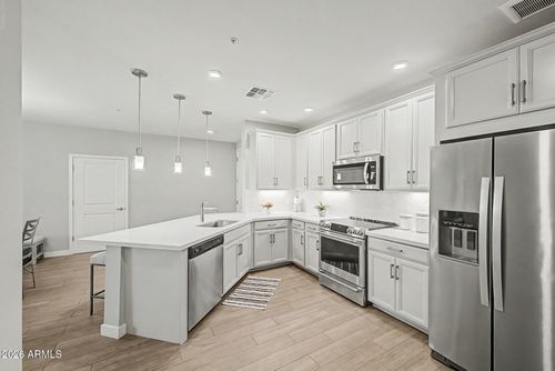 213-2511 W Queen Creek Rd, Chandler, AZ, 85248-0140 | Card Image