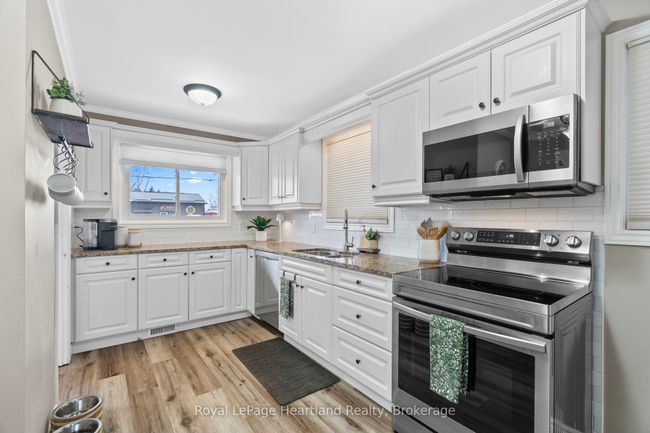 465 Main St W, House other with 3 bedrooms, 2 bathrooms and 3 parking in Palmerston ON | Image 18