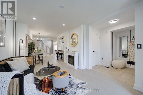 454 Bur Oak Ave, Markham, ON, L6C3A7 | Card Image