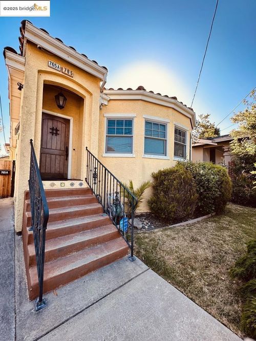 765 Farringdon Ln, Burlingame, CA, 94010-3726 | Card Image