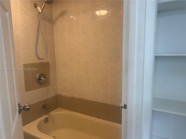 APT-408 - 2450 Ne 135 Th St, Condo with 1 bedrooms, 1 bathrooms and null parking in North Miami FL | Image 9