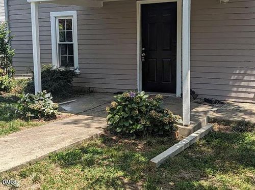 204 W Hill St, Benson, NC, 27504-1134 | Card Image