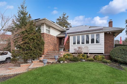 616 Duke St, Westbury, NY, 11590-1317 | Card Image