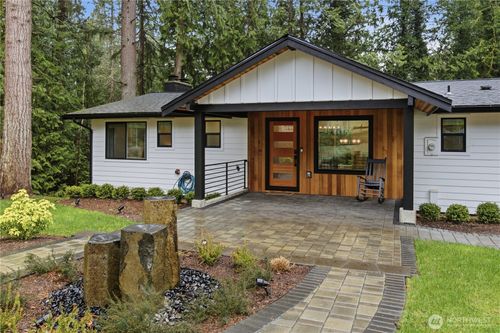 2641 271st Ave Se, Issaquah, WA, 98029-7903 | Card Image