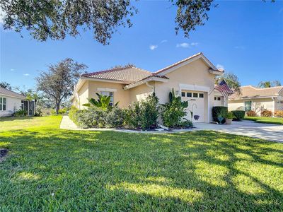 662 Back Nine Drive, House other with 3 bedrooms, 2 bathrooms and null parking in Venice FL | Image 3