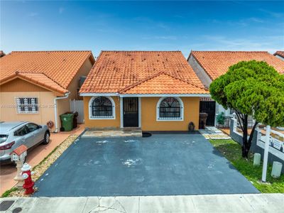 5472 W 27th Ave, House other with 3 bedrooms, 2 bathrooms and null parking in Hialeah FL | Image 2