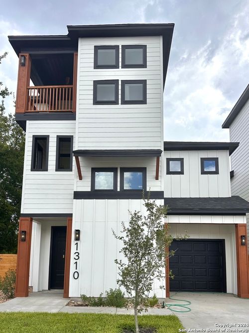 1310 S Mesquite St, San Antonio, TX, 78210-1858 | Card Image