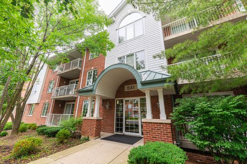 apt-102-541 N Hough St, Barrington, IL, 60010-6839 | Card Image