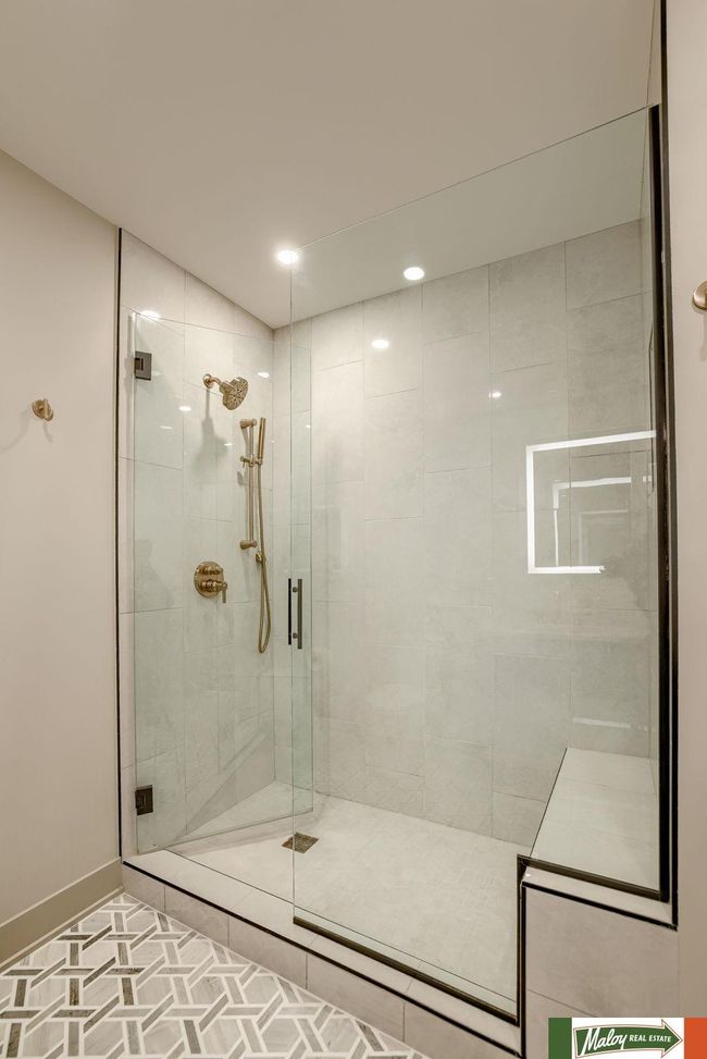 APT-5810 - 3201 Dodge Ct, Condo with 3 bedrooms, 3 bathrooms and 2 parking in Omaha NE | Image 16