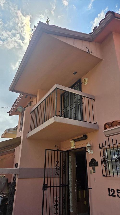 2-12516 Sw 9th Ter, Miami, FL, 33184-2318 | Card Image