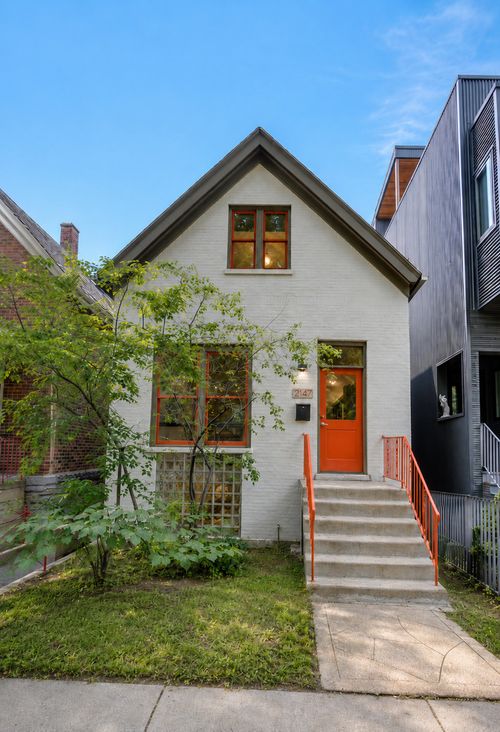 2147 N Claremont Ave, Chicago, IL, 60647-3212 | Card Image