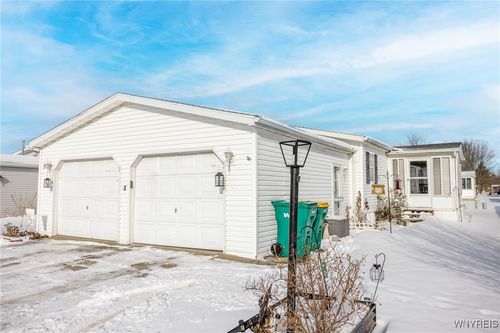 79 Golden Pond Est, Akron, NY, 14001-9549 | Card Image