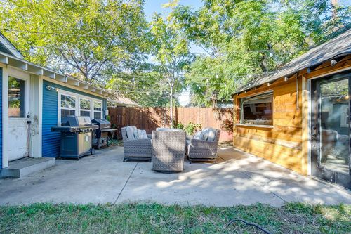 1220 W Arlington Ave, Fort Worth, TX, 76110-1909 | Card Image