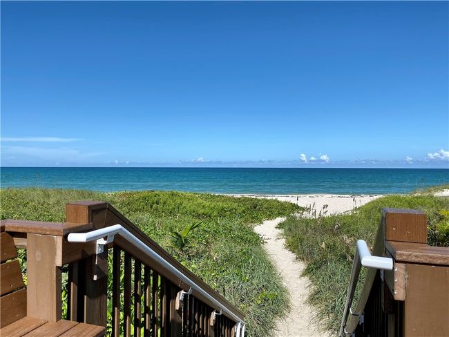 APT-9-5 - 5051 N Highway A1a, House attached with 2 bedrooms, 2 bathrooms and null parking in Hutchinson Island FL | Image 33