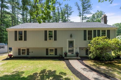 424 Summer St, Duxbury, MA, 02332-4258 | Card Image