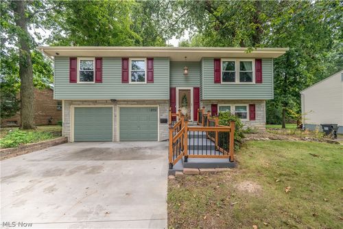 4851 Woodridge Dr, Youngstown, OH, 44515-4830 | Card Image