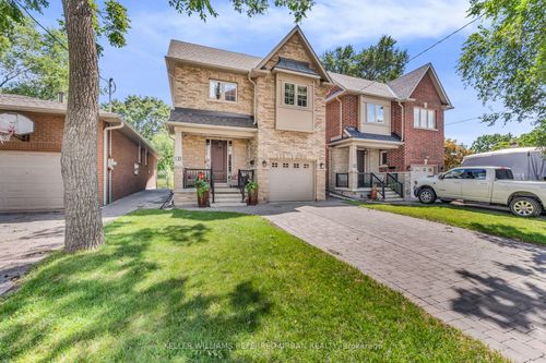31 Bisset Ave, Etobicoke, ON, M8W2T1 | Card Image