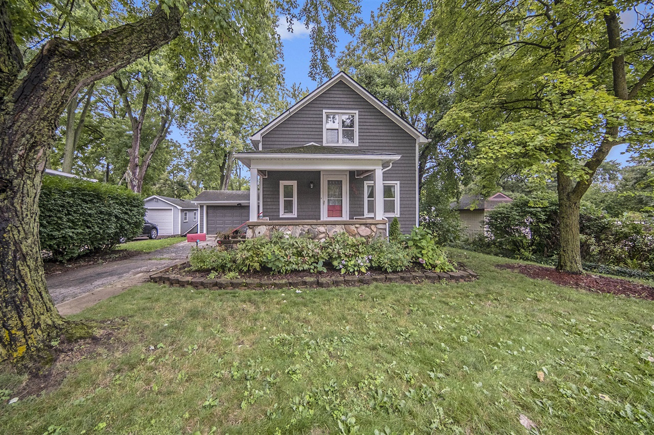 Main St, Chelsea, MI 48118