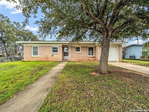 602 C St, Floresville, TX, 78114-2208 | Card Image